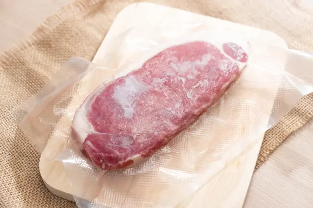Maso v vakovém balení pro dlouhodobé mražení