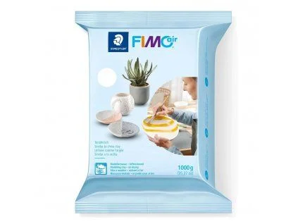 Balení samotvrdnoucí hmoty FIMO air s ukázkami dětských výrobků