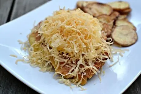 Tradiční plzeňský řízek se zelím a bramborami