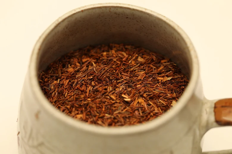 Červený čaj Rooibos v hrnku