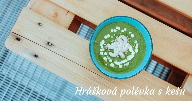 Česká polévka z hrášku s kešu ořechy