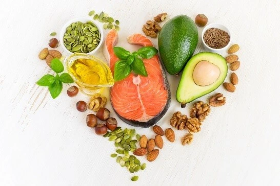 Srdce z ryb, avokáda a ořechů s vysokým obsahem Omega-3.