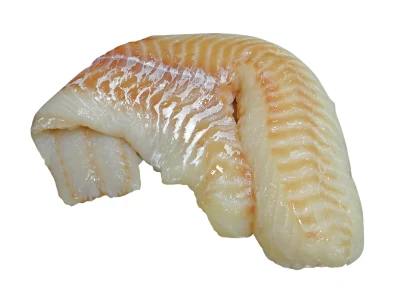 Surový filet z ryby Pangasius s viditelnými svalovými vlákny.
