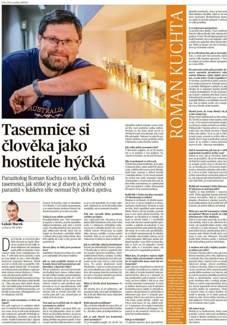 Muž s tasemnicí v přírodě