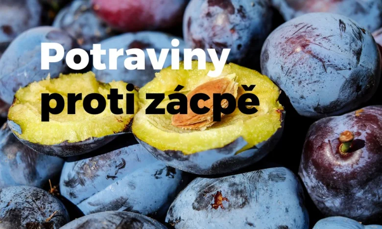 Třešně rozkrojené s nadpisem potraviny proti zácpě