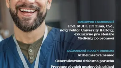 Usměvavý lékař v modrém obleku na obálce časopisu o medicíně.