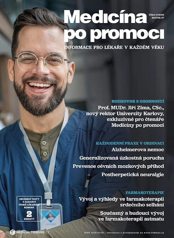 Usměvavý lékař v modrém obleku na obálce časopisu o medicíně.
