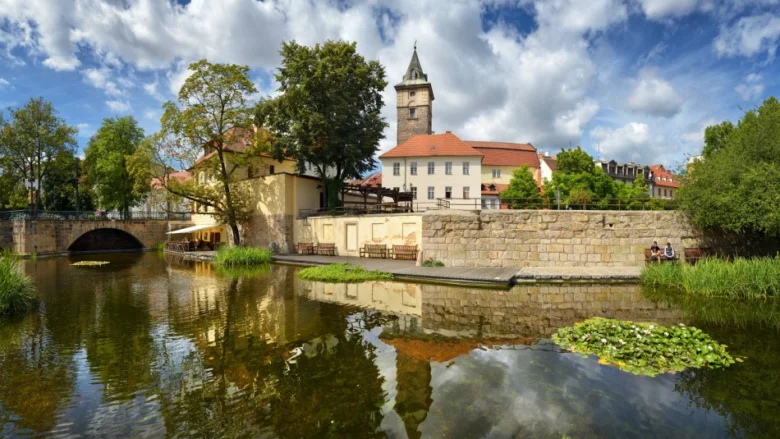 Historické město s řekou vhodné pro výlety s dětmi v Plzeňském kraji