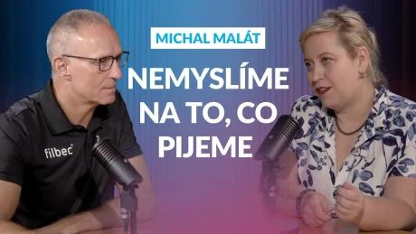 Dva lidé mluví do mikrofonů při rozhovoru o gastroskopii.