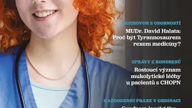 Portrét lékařky s fonendoskopem v modrém oblečení.